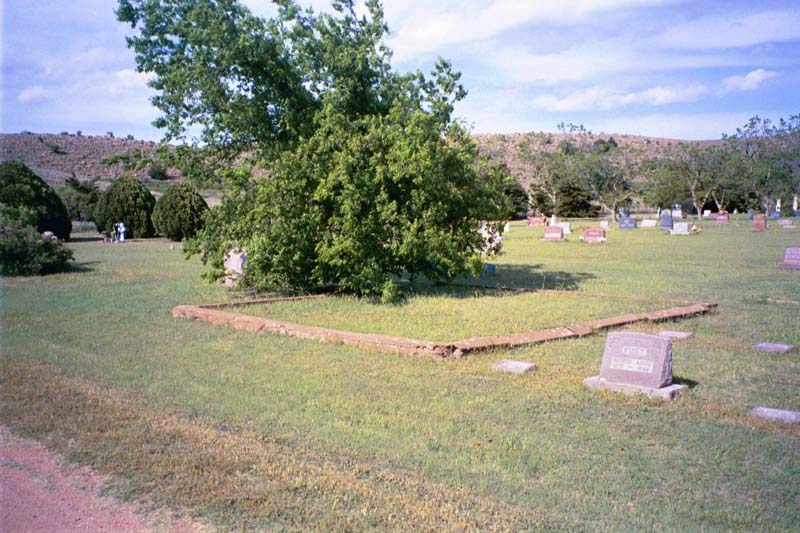 Snyder, Oklahoma Tornado Victims' Mass Grave