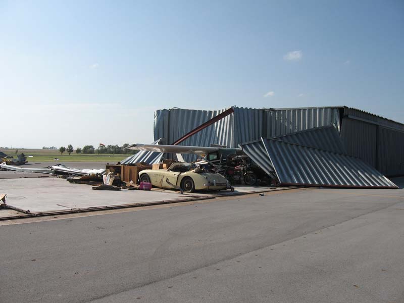Destroyed hangar at Watonga Regional Airport